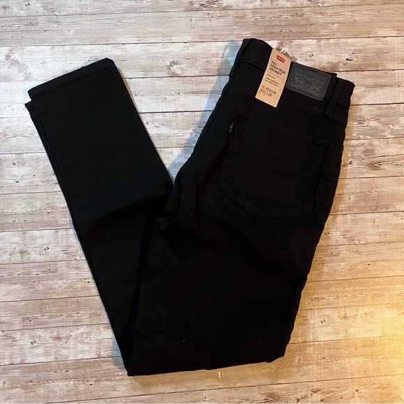 💙Levi’s NWT 721 black jeans